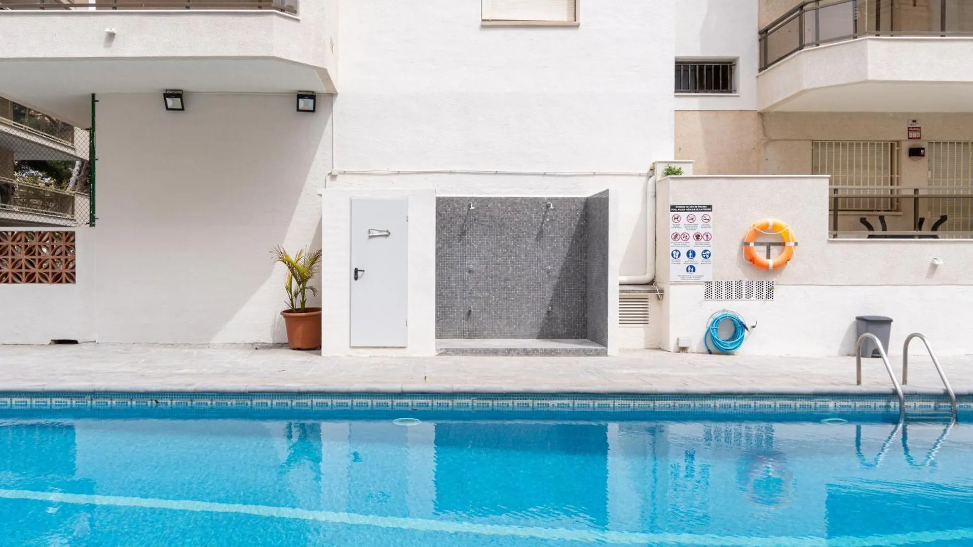 TuristMar - Amplio Apartamento en Salou con piscina, a 2 minutos de la Playa 0*,  España