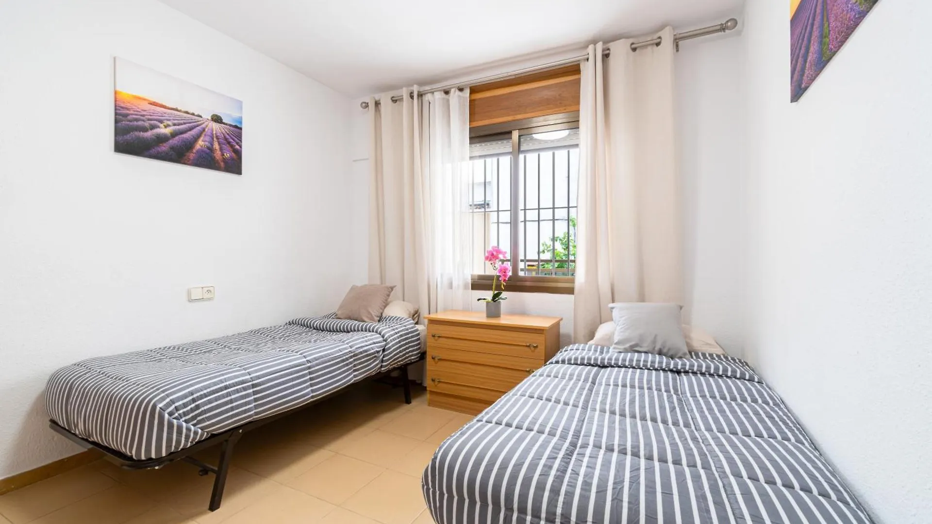 TuristMar - Amplio Apartamento en Salou con piscina, a 2 minutos de la Playa España