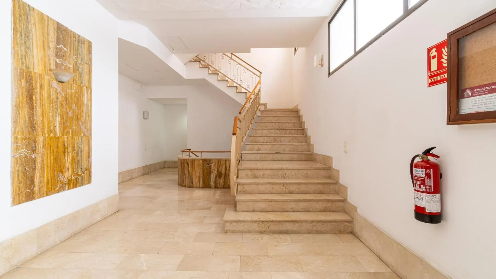TuristMar - Amplio Apartamento en Salou con piscina, a 2 minutos de la Playa 0*,