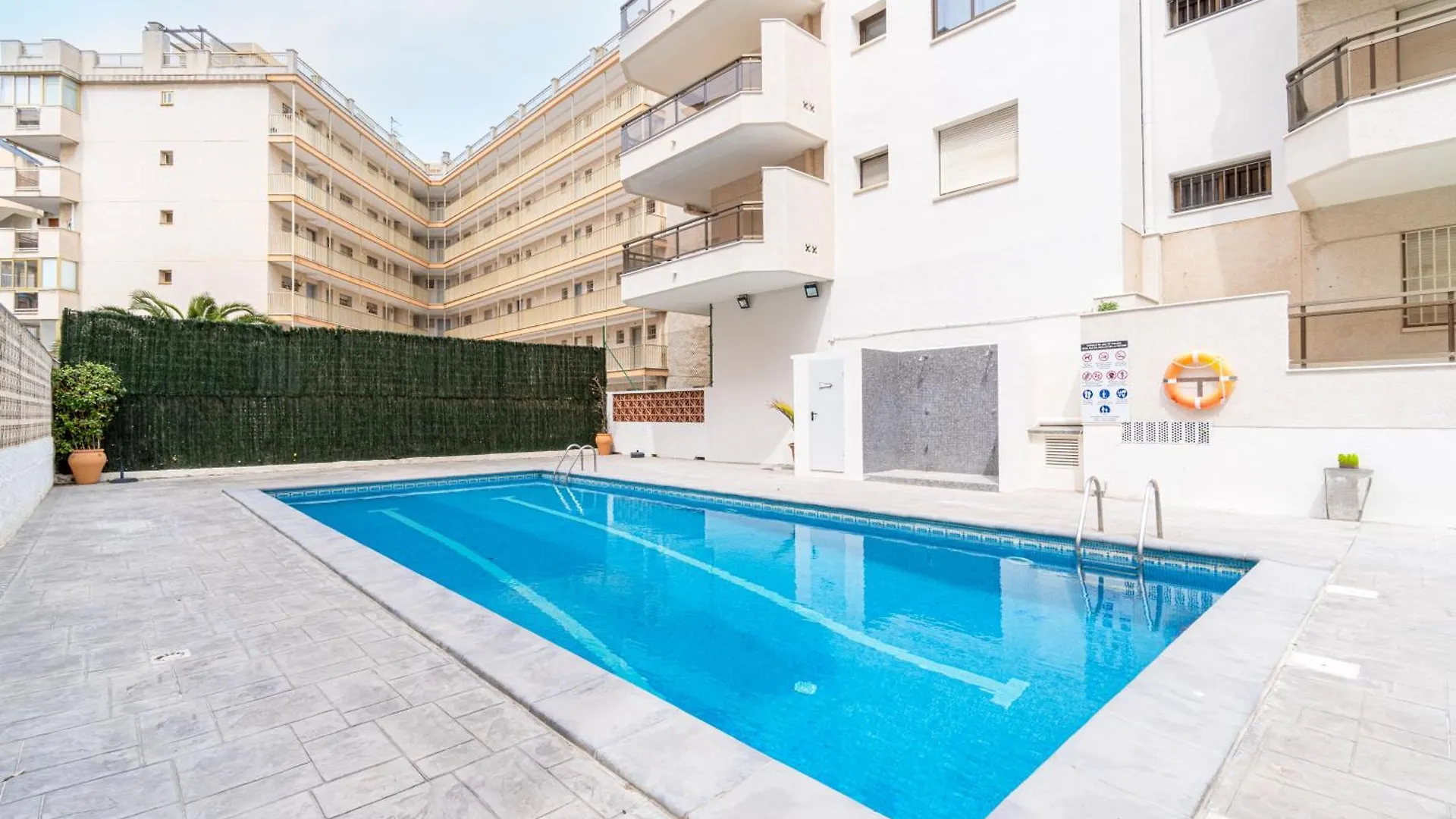 TuristMar - Amplio Apartamento en Salou con piscina, a 2 minutos de la Playa España