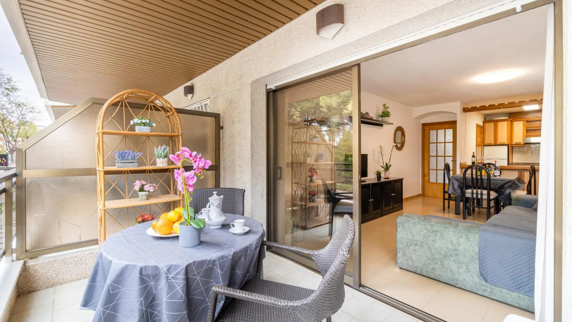 TuristMar - Amplio Apartamento en Salou con piscina, a 2 minutos de la Playa