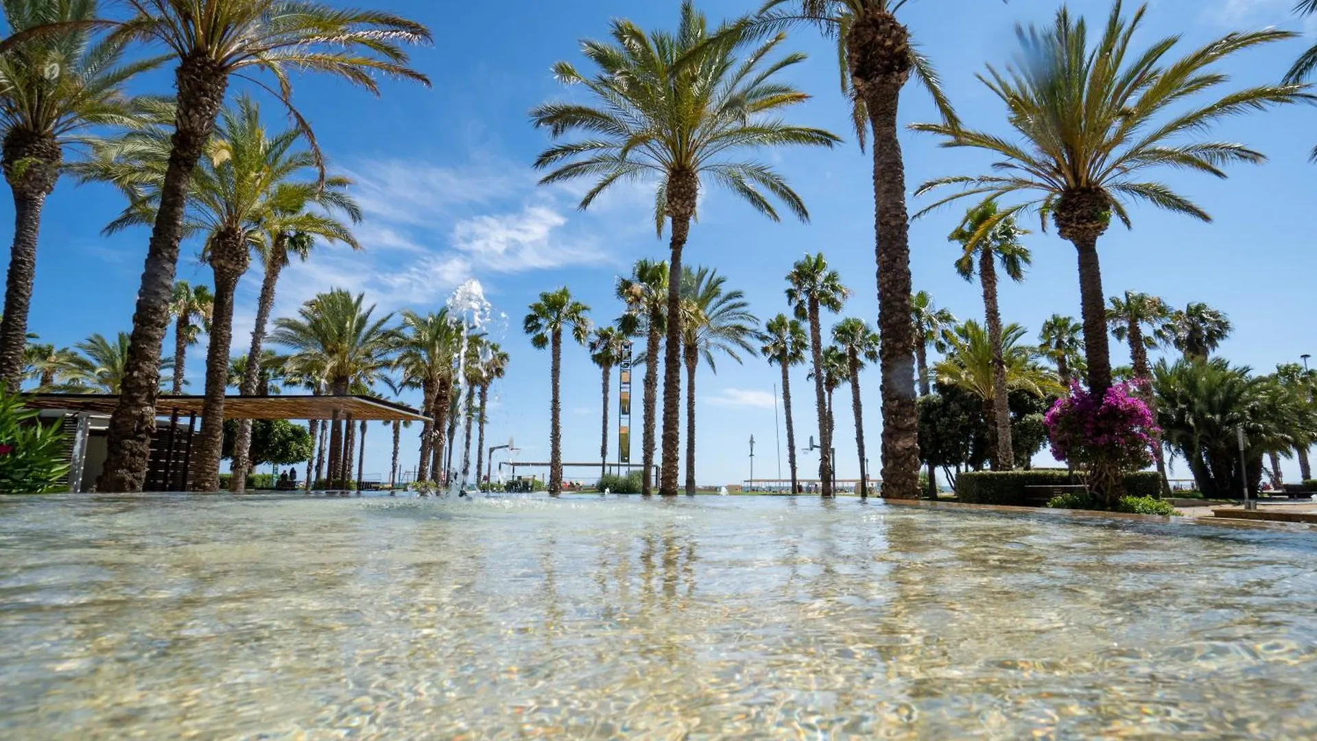TuristMar - Amplio Apartamento en Salou con piscina, a 2 minutos de la Playa