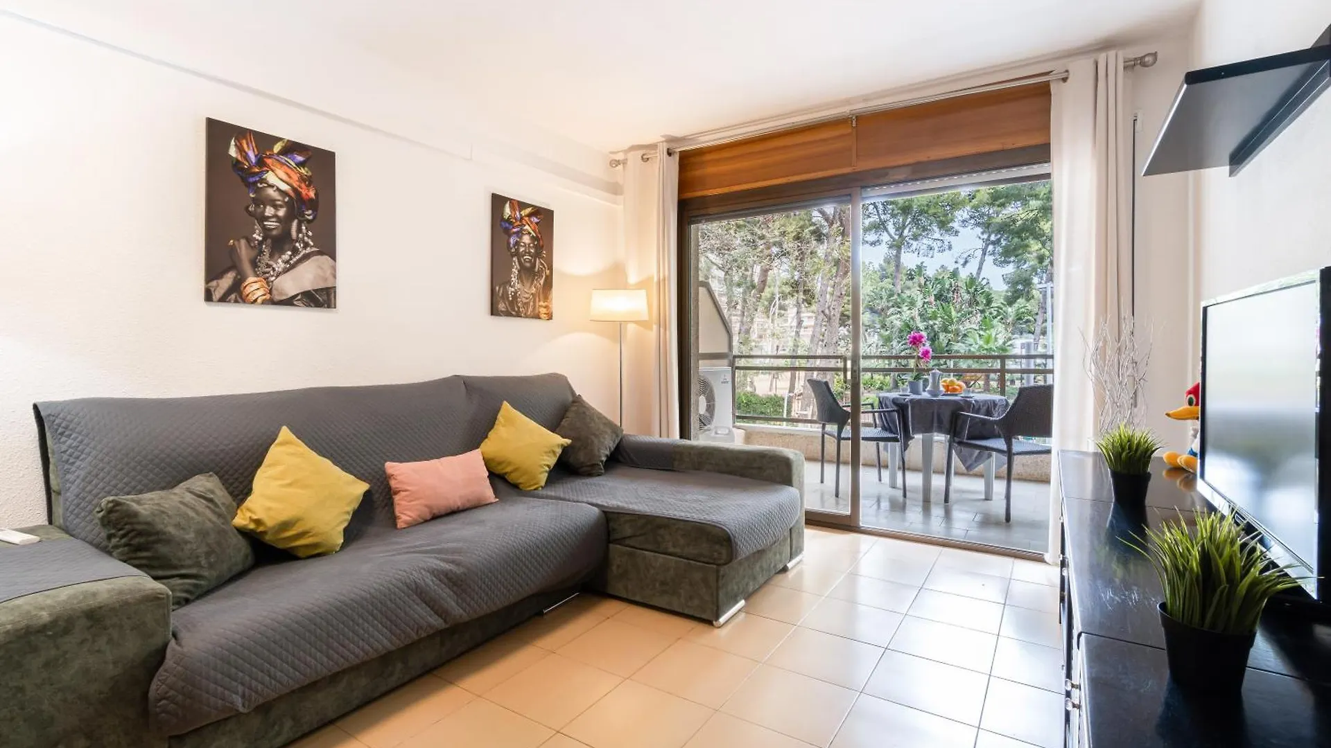 Turistmar - Amplio Apartamento En Salou Con Piscina, A 2 Minutos De La Playa contacts